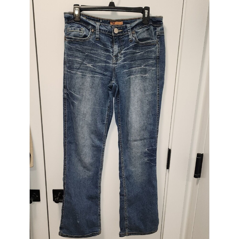 Women's Boot Cut Jeans in Washed Blue — Classic Everyday Fit Size 9-10